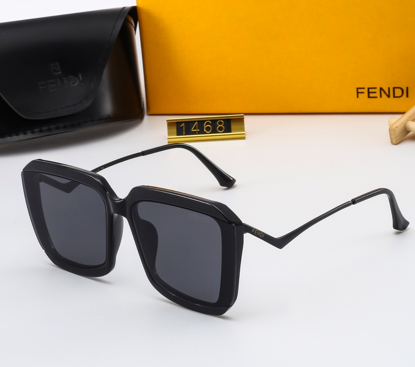 4-color women fashion letter temple sunglasses