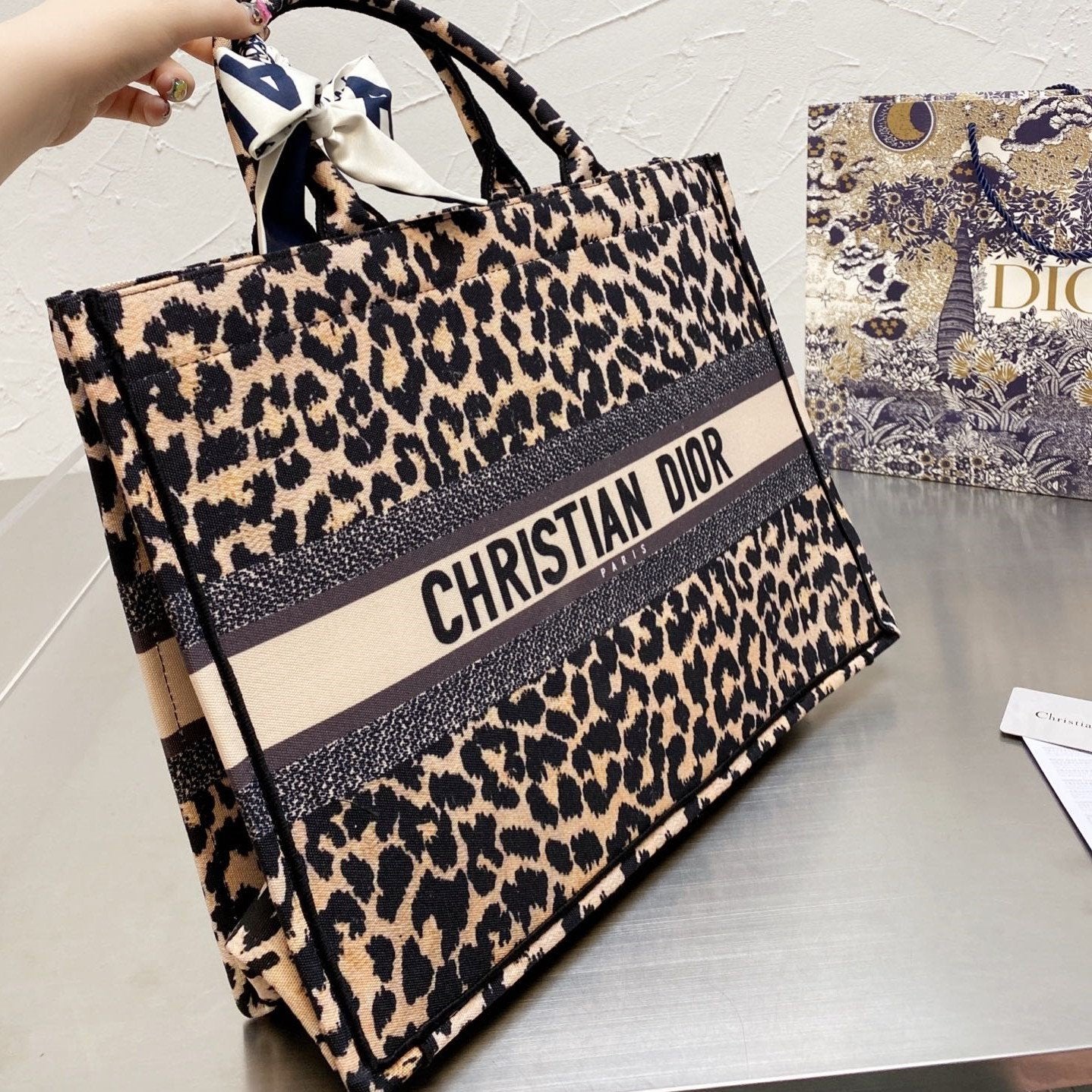 EMBROIDERED SHOPPING BAG