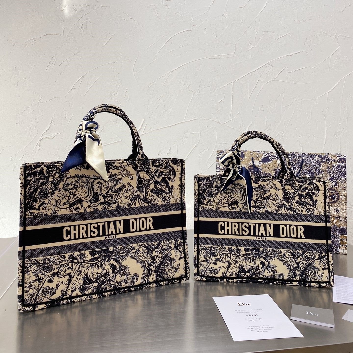 Embroidered shopping bag