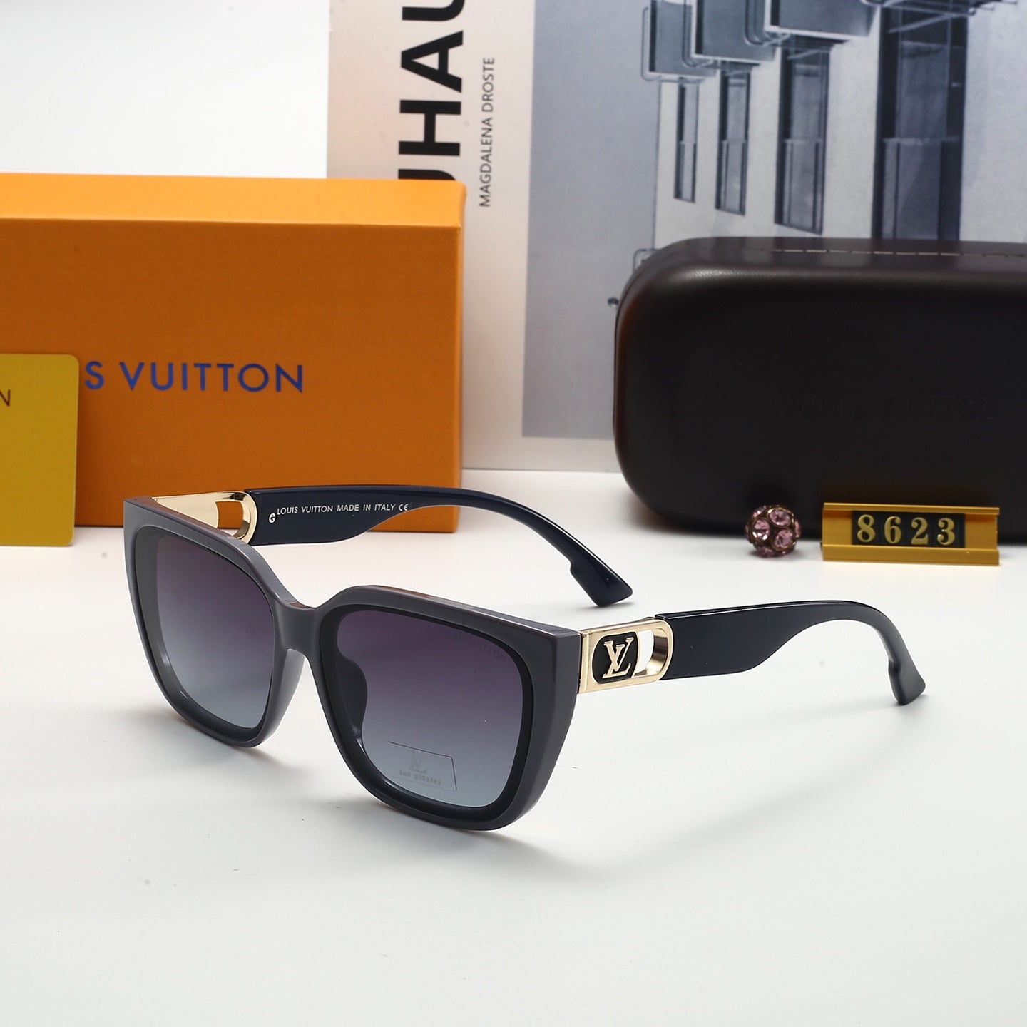 A must-have for fashionistas 8623