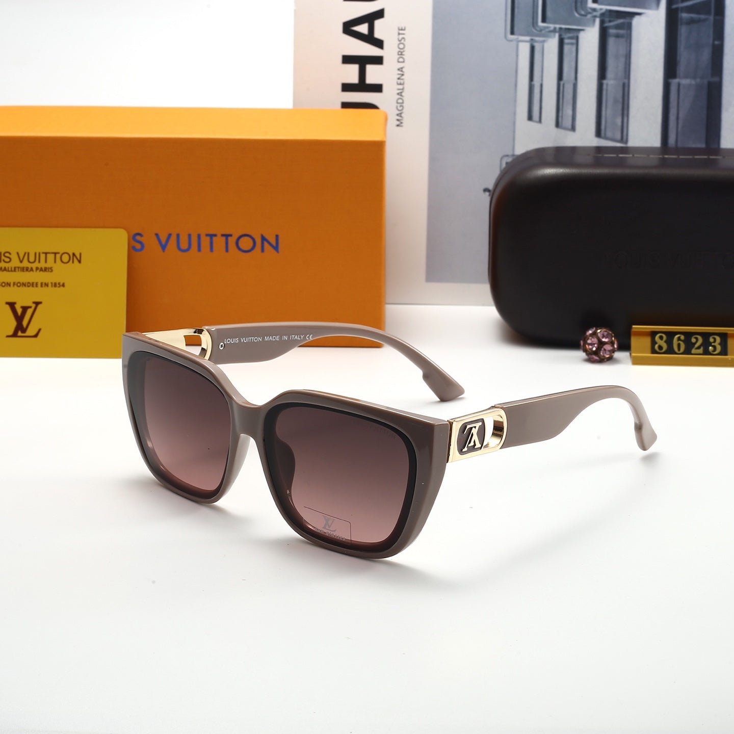 A must-have for fashionistas 8623