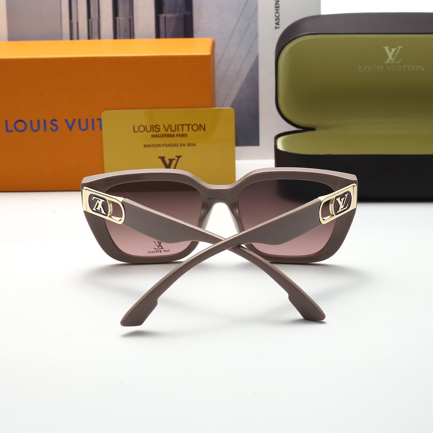 A must-have for fashionistas 8623