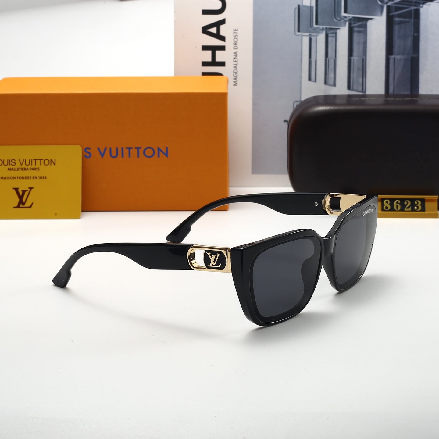 A must-have for fashionistas 8623