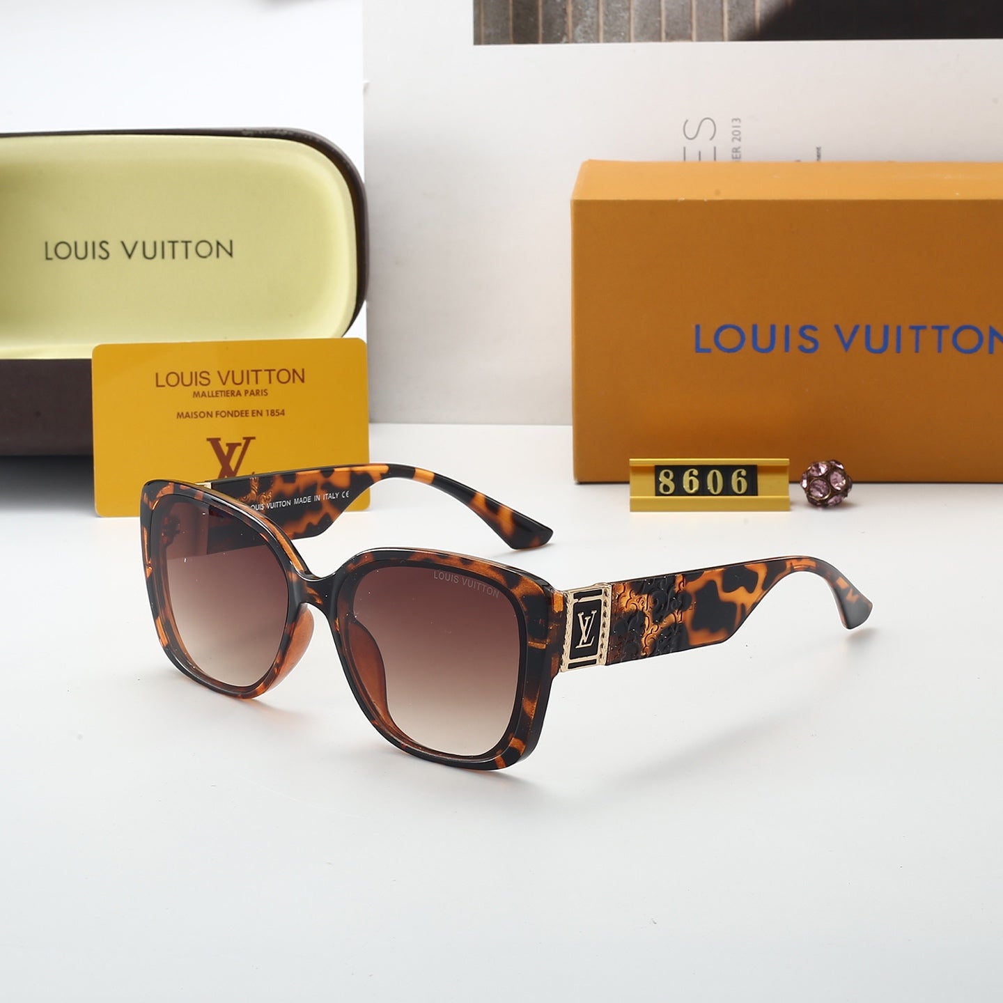 5 Colors Classic Fashion Sunglasses 8606