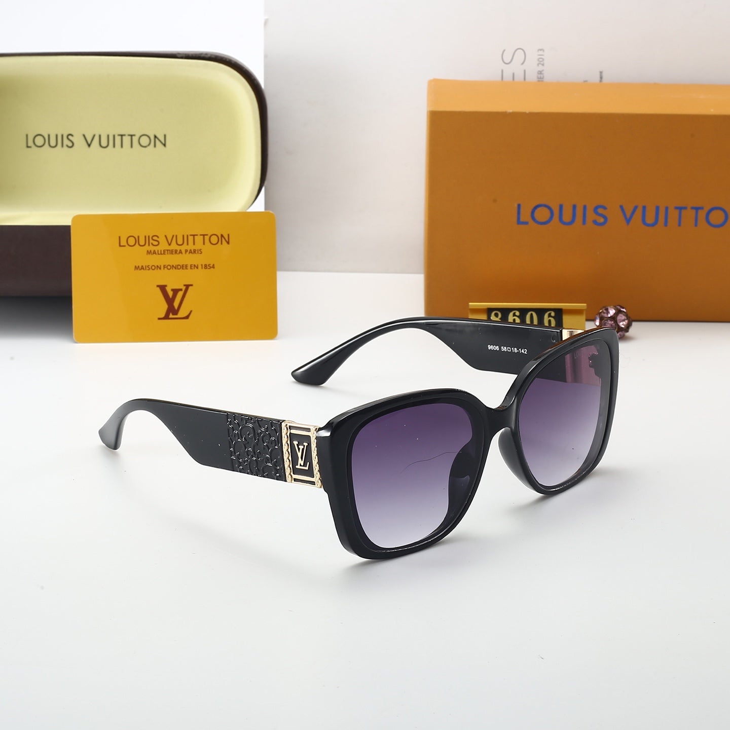 5 Colors Classic Fashion Sunglasses 8606