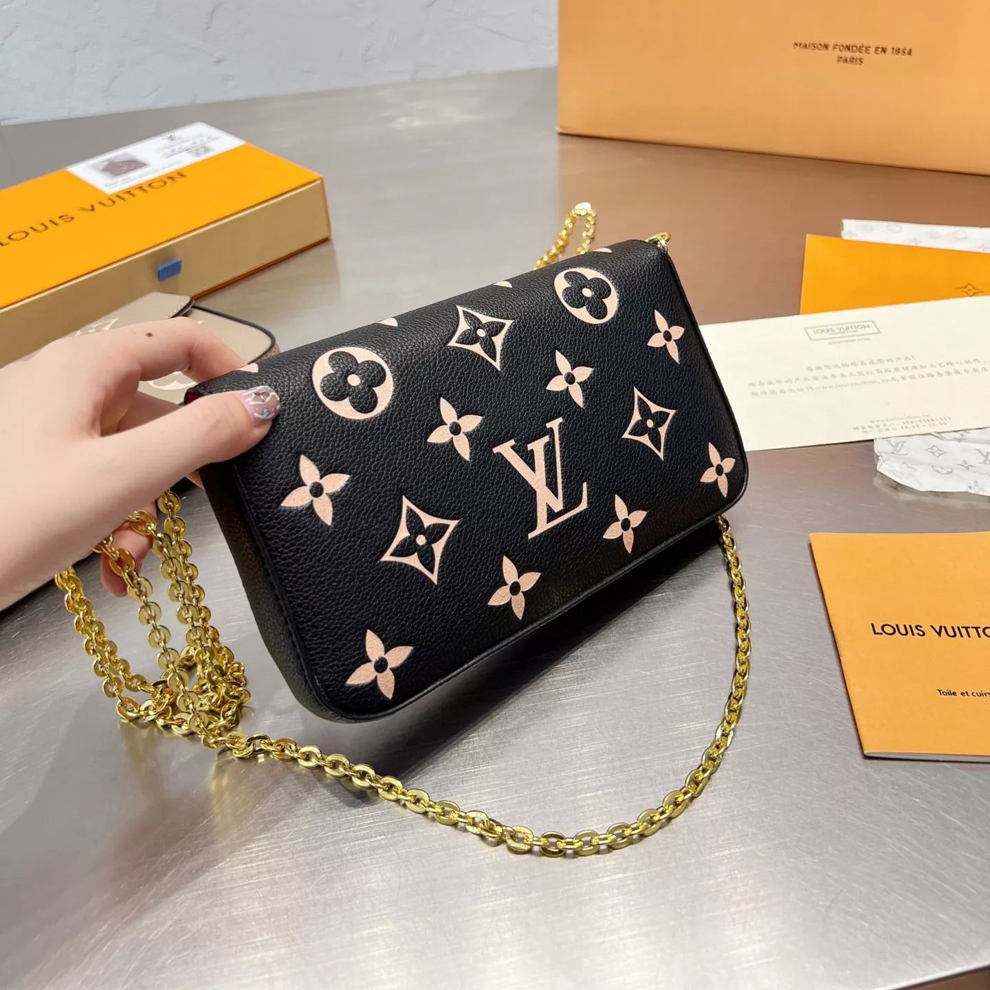 FÉLICIE Detachable Metal Chain Bag